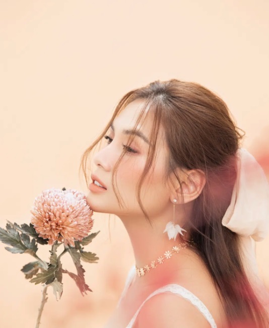 Siêu mẫu Võ Hoàng Yến thay đổi khó nhận ra: Còn đâu hình ảnh cá tính, lầy lội 1 Siêu mẫu Võ Hoàng Yến thay đổi khó nhận ra: Còn đâu hình ảnh cá tính, lầy lội 1