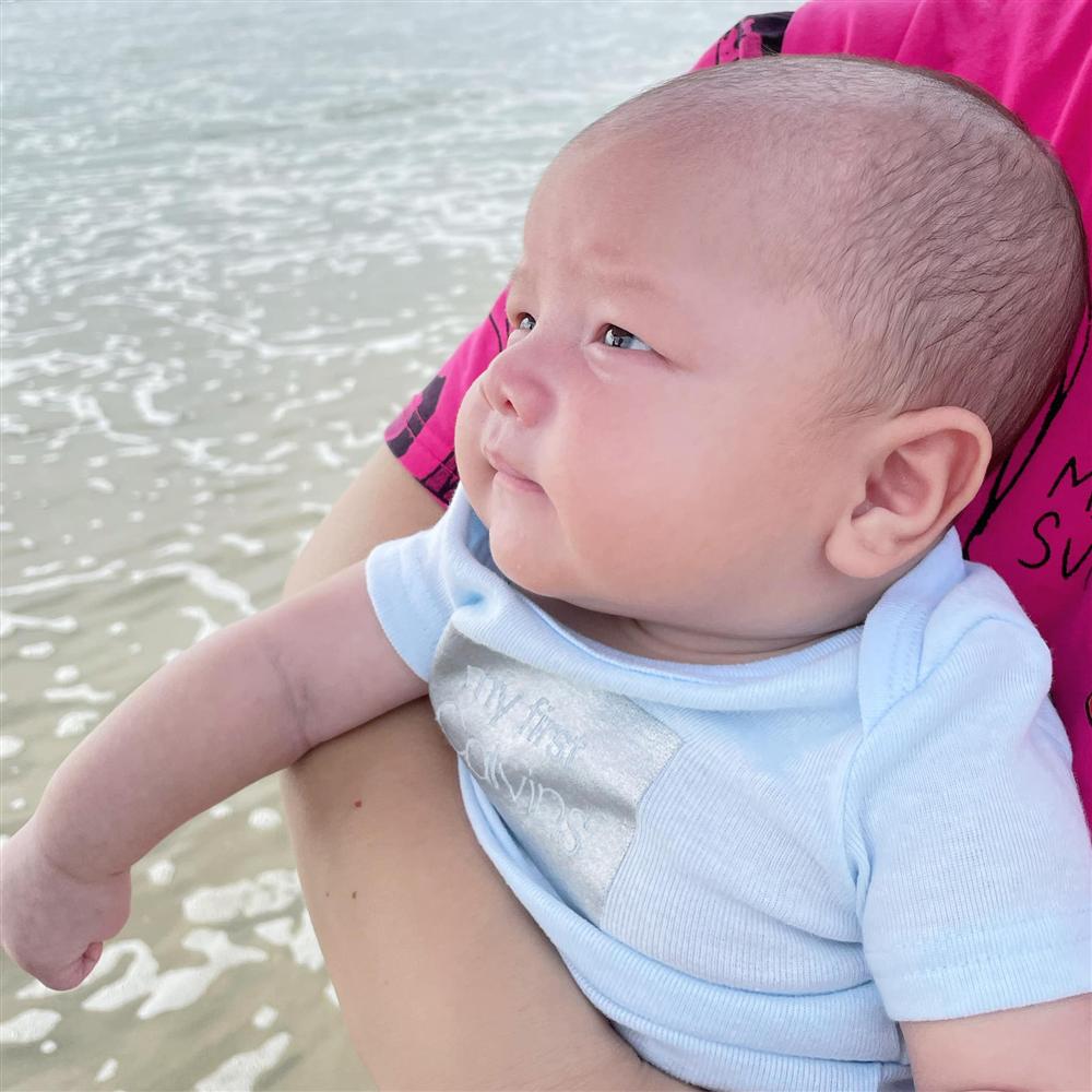 Kim Lý bị Hồ Ngọc Hà khui ảnh quá khứ, CĐM phát hiện chi tiết không chệch đi đâu được 3 Kim Lý bị Hồ Ngọc Hà khui ảnh quá khứ, CĐM phát hiện chi tiết không chệch đi đâu được 3