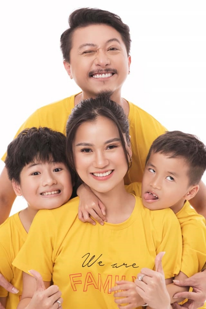 Lâm Vỹ Dạ bị đồng nghiệp khui chuyện bỏ hơn 2 tỷ đồng để mua kim cương, hột xoàn 2 Lâm Vỹ Dạ bị đồng nghiệp khui chuyện bỏ hơn 2 tỷ đồng để mua kim cương, hột xoàn 2