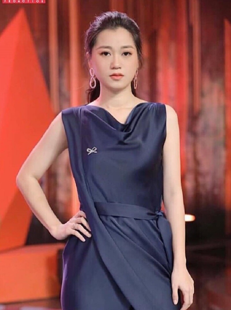 Lâm Vỹ Dạ bị đồng nghiệp khui chuyện bỏ hơn 2 tỷ đồng để mua kim cương, hột xoàn 3 Lâm Vỹ Dạ bị đồng nghiệp khui chuyện bỏ hơn 2 tỷ đồng để mua kim cương, hột xoàn 3