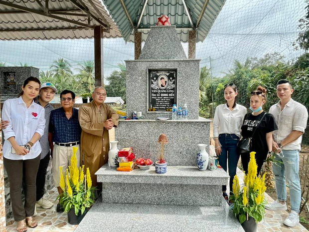 Cận Tết, Ưng Hoàng Phúc lặn lội về Đồng Tháp thăm mộ bạn thân Vân Quang Long 2