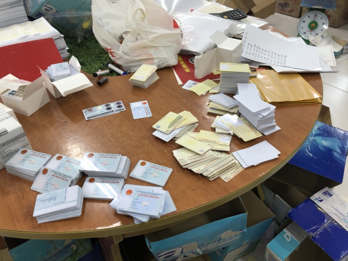 Tin tức pháp luật 24h: Lý lịch bất hảo của trùm giang hồ Dũng 'Phương', Tin mới vụ Đường Nhuệ 3 Tin tức pháp luật 24h: Lý lịch bất hảo của trùm giang hồ Dũng 'Phương', Tin mới vụ Đường Nhuệ 3