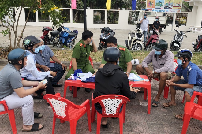 Tin tức pháp luật 24h: Hai đối tượng tổ chức mua bán thận giá hơn 1 tỷ đồng, Thanh niên giật lại tang vật đánh bạc 4 Tin tức pháp luật 24h: Hai đối tượng tổ chức mua bán thận giá hơn 1 tỷ đồng, Thanh niên giật lại tang vật đánh bạc 4