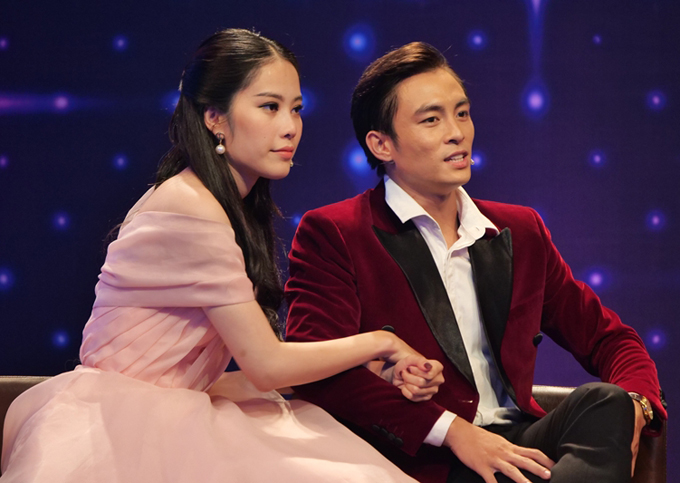 Tình cũ Nam Em bị mỉa mai chuyện phản bội, chạy theo phụ nữ lớn tuổi 4 Tình cũ Nam Em bị mỉa mai chuyện phản bội, chạy theo phụ nữ lớn tuổi 4