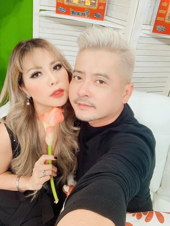 Hoàng Anh thường xuyên xuất hiện tình cảm bên Thắm Bebe. Ảnh: FBNV Hoàng Anh thường xuyên xuất hiện tình cảm bên Thắm Bebe. Ảnh: FBNV