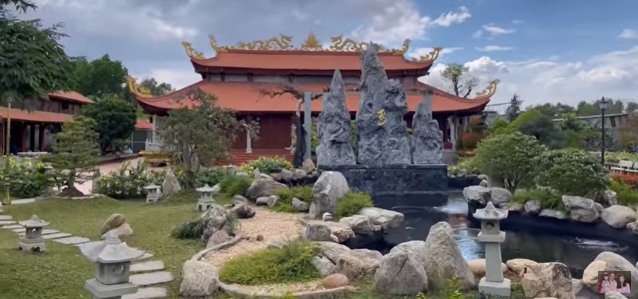 Huy Khánh phát hiện điều không ngờ bên trong cơ ngơi trăm tỷ của danh hài Hoài Linh 4 Huy Khánh phát hiện điều không ngờ bên trong cơ ngơi trăm tỷ của danh hài Hoài Linh 4