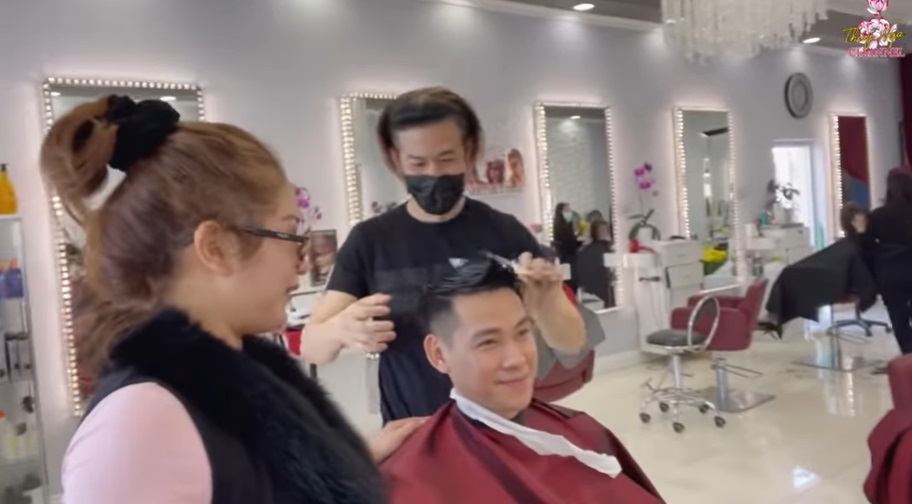 Đi phát đồ cho người vô gia cư, danh hài Thúy Nga bất ngờ vì gặp Phùng Ngọc Huy 3 Đi phát đồ cho người vô gia cư, danh hài Thúy Nga bất ngờ vì gặp Phùng Ngọc Huy 3