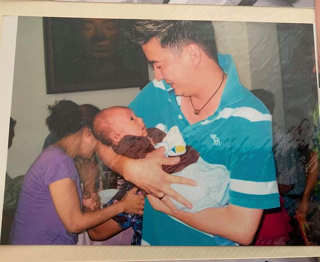 Không ngại úp mở, Đàm Vĩnh Hưng thừa nhận đã lên chức bố, bí mật phía sau được hé mở 1 Không ngại úp mở, Đàm Vĩnh Hưng thừa nhận đã lên chức bố, bí mật phía sau được hé mở 1