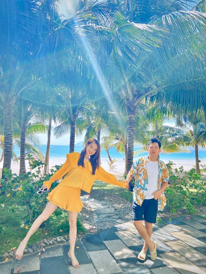 Vô tư ôm ấp Trường Giang, Nhã Phương khiến fan lo lắng khi ngày càng đáng báo động 2 Vô tư ôm ấp Trường Giang, Nhã Phương khiến fan lo lắng khi ngày càng đáng báo động 2
