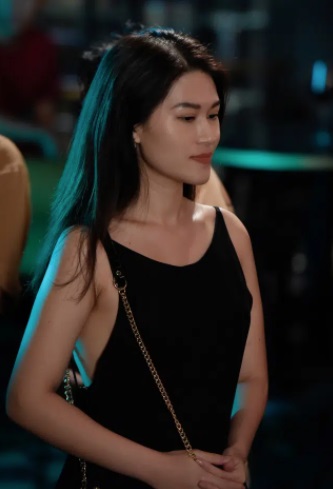 'Đại tiểu thư bạc tỷ' được Đàm Vĩnh Hưng hết lòng quan tâm lộ nhan sắc thật khi bị chụp lén 2 'Đại tiểu thư bạc tỷ' được Đàm Vĩnh Hưng hết lòng quan tâm lộ nhan sắc thật khi bị chụp lén 2