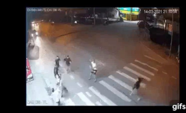Tin tức pháp luật 24h: Hành hung công an rồi livestream trên mạng, Công an triệt phá băng nhóm trộm liên tỉnh 4 Tin tức pháp luật 24h: Hành hung công an rồi livestream trên mạng, Công an triệt phá băng nhóm trộm liên tỉnh 4