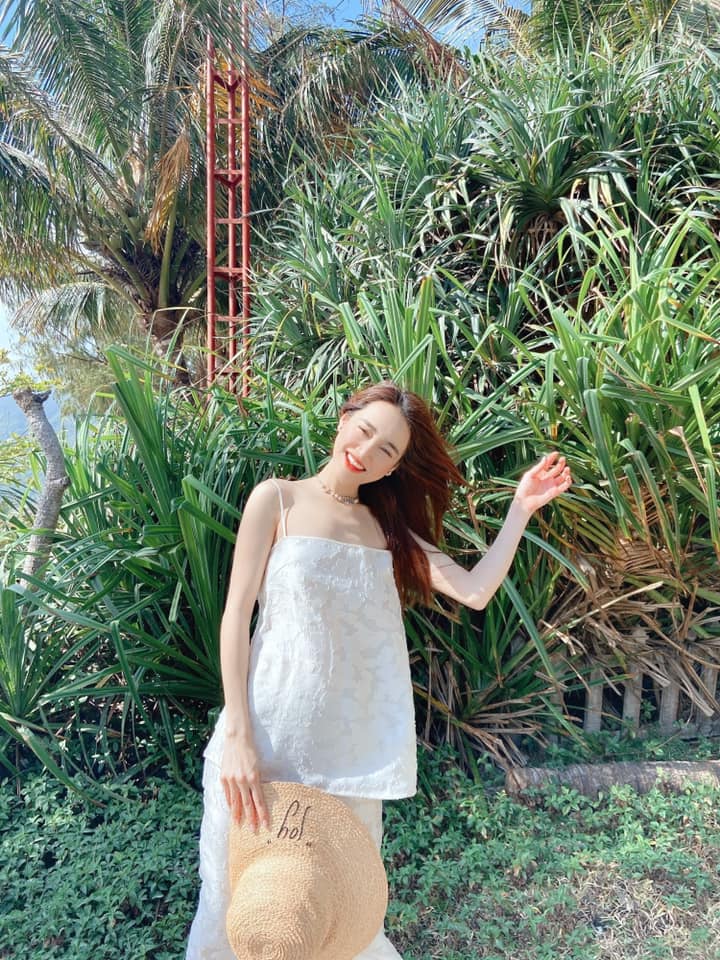 Ảnh team qua đường chụp phơi bày sắc vóc thật của Nhã Phương: Có lung linh như chính chủ tự đăng? 3 Ảnh team qua đường chụp phơi bày sắc vóc thật của Nhã Phương: Có lung linh như chính chủ tự đăng? 3