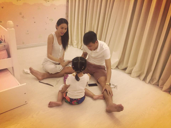 Thủy Tiên lộ ảnh chốn riêng tư, bất ngờ hơn là người đứng sau loạt khoảnh khắc tế nhị này 4 Thủy Tiên lộ ảnh chốn riêng tư, bất ngờ hơn là người đứng sau loạt khoảnh khắc tế nhị này 4