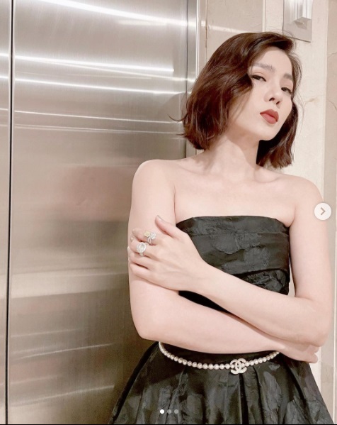 Chất chơi như Lệ Quyên, khoe sương sương cũng khiến fan trầm trồ vì 2 chiếc nhẫn kim cương khủng 1 Chất chơi như Lệ Quyên, khoe sương sương cũng khiến fan trầm trồ vì 2 chiếc nhẫn kim cương khủng 1