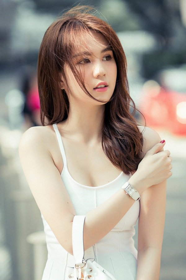 Ngọc Trinh bị cho rằng thiếu chuyên nghiệp khi bỏ về giữa show. Ảnh internet Ngọc Trinh bị cho rằng thiếu chuyên nghiệp khi bỏ về giữa show. Ảnh internet