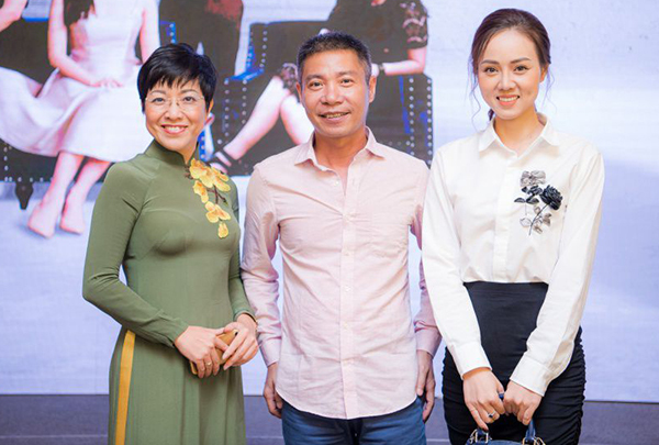 Phản ứng của vợ mới NSND Công Lý khi MC Thảo Vân khoe con trai cao lớn 4 Phản ứng của vợ mới NSND Công Lý khi MC Thảo Vân khoe con trai cao lớn 4