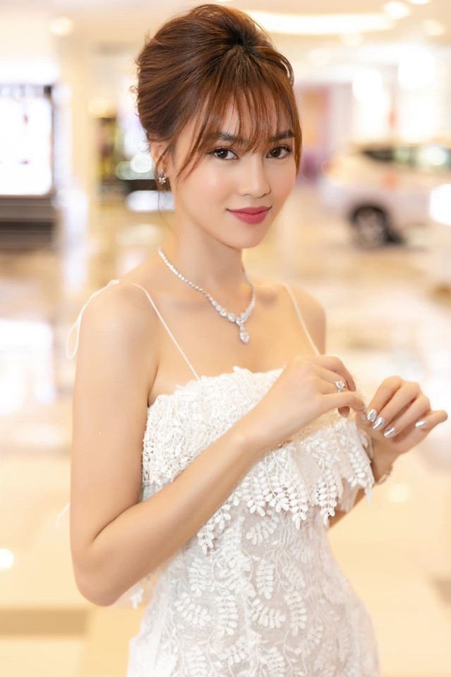 Hậu nghi vấn được cầu hôn, Ninh Dương Lan Ngọc 'hạ màn' tuyên bố: 'Cuối cùng Ngọc cũng được làm cô dâu' 4 Hậu nghi vấn được cầu hôn, Ninh Dương Lan Ngọc 'hạ màn' tuyên bố: 'Cuối cùng Ngọc cũng được làm cô dâu' 4