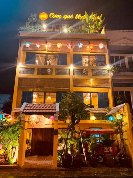 Một trong những quán cơm của Trường Giang tại Sài Gòn. Ảnh internet Một trong những quán cơm của Trường Giang tại Sài Gòn. Ảnh internet