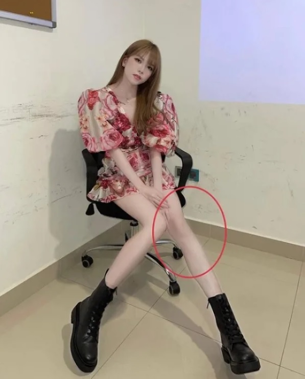 Netizen lại vào 'cà khịa' Thiều Bảo Trâm khi hết chỉnh ảnh gầy gò đến than thở sức khỏe yếu: 'Làm dâu trăm họ' thật chẳng dễ 1 Netizen lại vào 'cà khịa' Thiều Bảo Trâm khi hết chỉnh ảnh gầy gò đến than thở sức khỏe yếu: 'Làm dâu trăm họ' thật chẳng dễ 1