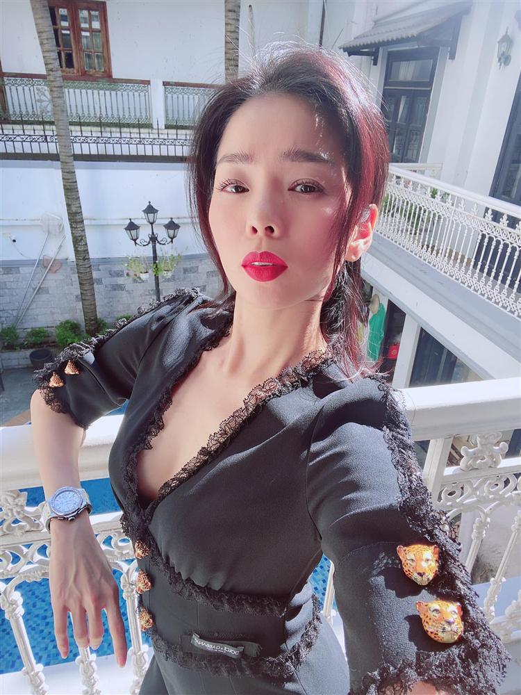 Bị chê yêu trai trẻ mà hao mòn hốc hác, Lệ Quyên ấm ức minh oan cho bản thân 2 Bị chê yêu trai trẻ mà hao mòn hốc hác, Lệ Quyên ấm ức minh oan cho bản thân 2