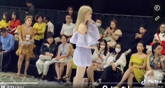 'Cuộc giao kèo' chớp nhoáng của Thiều Bảo Trâm giữa đám đông bộc lộ bản chất thật 2 'Cuộc giao kèo' chớp nhoáng của Thiều Bảo Trâm giữa đám đông bộc lộ bản chất thật 2