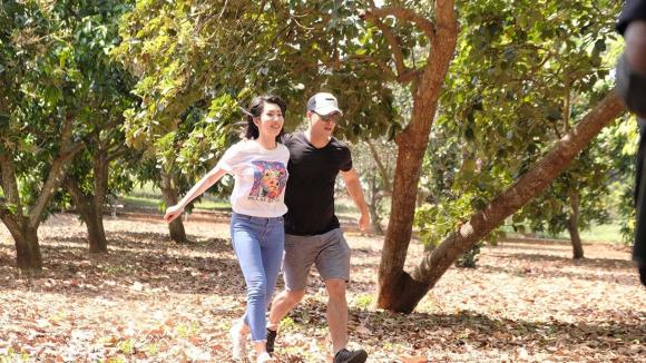 Ảnh chụp lén phát hiện Thúy Ngân và Trương Thế Vinh có hành động tình tứ như cặp đôi đang yêu 1 Ảnh chụp lén phát hiện Thúy Ngân và Trương Thế Vinh có hành động tình tứ như cặp đôi đang yêu 1