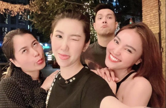 Ảnh chụp lén phát hiện Thúy Ngân và Trương Thế Vinh có hành động tình tứ như cặp đôi đang yêu 3 Ảnh chụp lén phát hiện Thúy Ngân và Trương Thế Vinh có hành động tình tứ như cặp đôi đang yêu 3