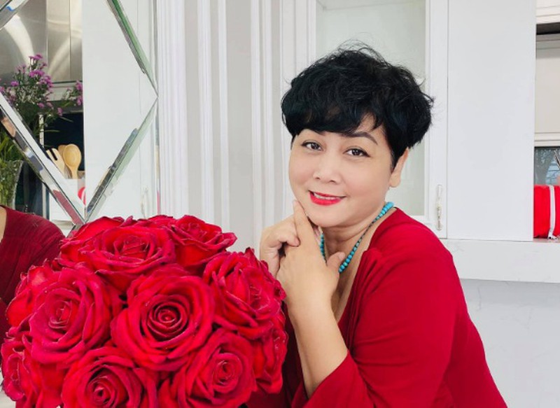 Hơn nửa tháng chồng tiến sĩ qua đời, NSND Minh Hằng ngủ không yên giấc vì đau đáu nhớ thương 4 Hơn nửa tháng chồng tiến sĩ qua đời, NSND Minh Hằng ngủ không yên giấc vì đau đáu nhớ thương 4