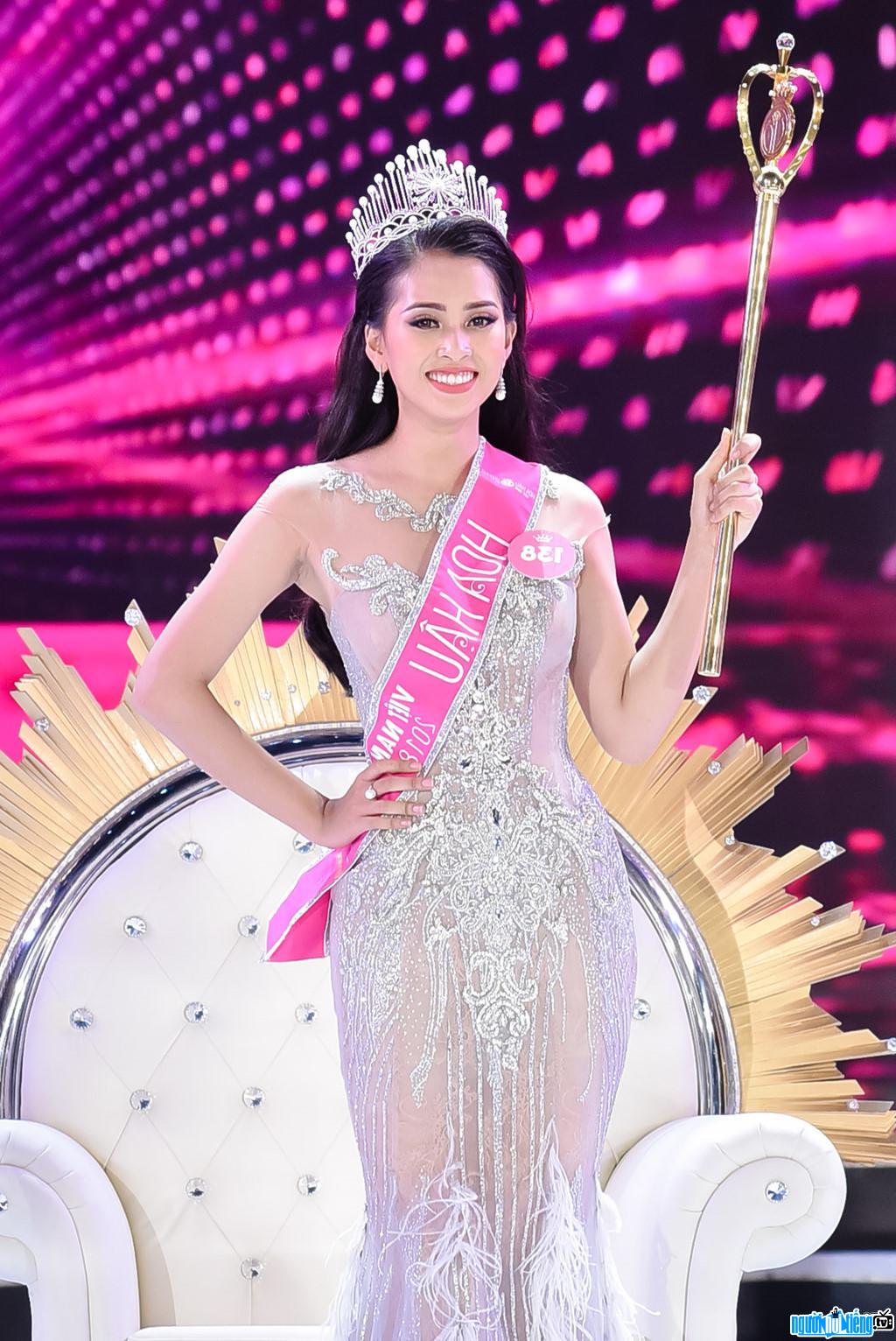 Hoa hậu Tiểu Vy gây thất vọng vì màn ứng xử khi đảm nhận vai trò đầy quyền lực 3