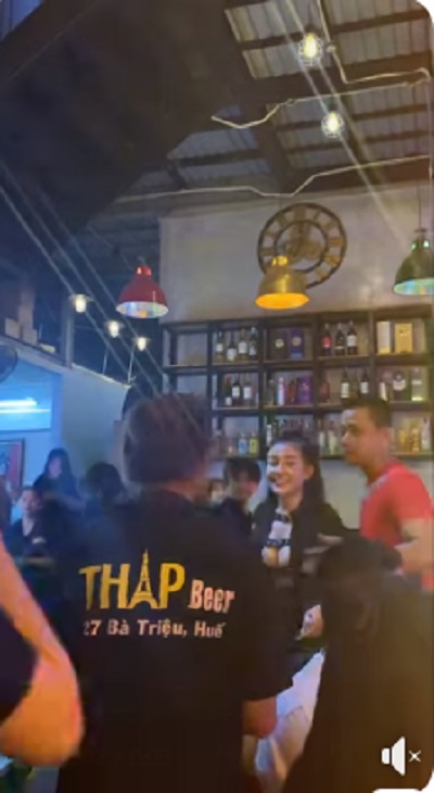 'Team qua đường' bắt trọn nhan sắc thật của Ngân 98 qua camera thường: Liệu có giống ảnh chính chủ tự đăng 2 'Team qua đường' bắt trọn nhan sắc thật của Ngân 98 qua camera thường: Liệu có giống ảnh chính chủ tự đăng 2