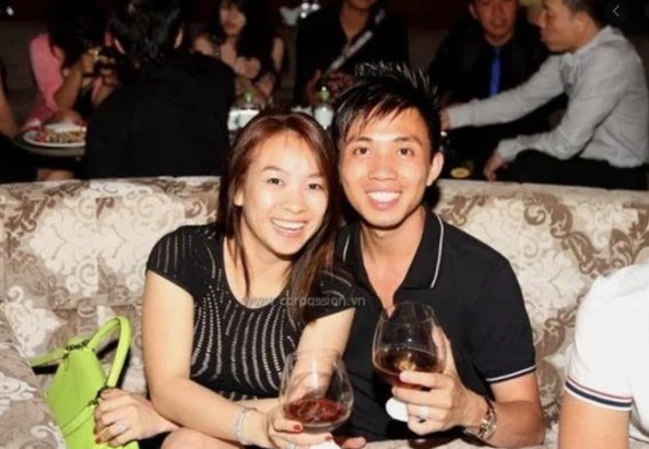 Hậu bị Minh Nhựa công khai ly hôn vì lý do 'mất tích', vợ cả tái xuất với nhan sắc không thể nhận ra 3 Hậu bị Minh Nhựa công khai ly hôn vì lý do 'mất tích', vợ cả tái xuất với nhan sắc không thể nhận ra 3