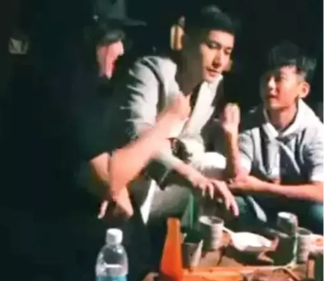 Lệ Quyên vô tình để lộ chi tiết quan trọng vén màn mối quan hệ thật sự của tình trẻ với con riêng 2 Lệ Quyên vô tình để lộ chi tiết quan trọng vén màn mối quan hệ thật sự của tình trẻ với con riêng 2