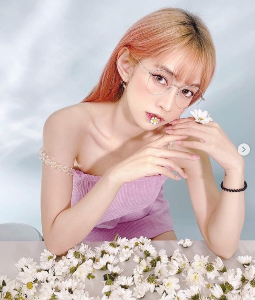 Giữa đêm, Tiktoker Lê Bống 'thả thính' tung ảnh chốn riêng tư với chiếc váy không thể hờ hững hơn 3 Giữa đêm, Tiktoker Lê Bống 'thả thính' tung ảnh chốn riêng tư với chiếc váy không thể hờ hững hơn 3