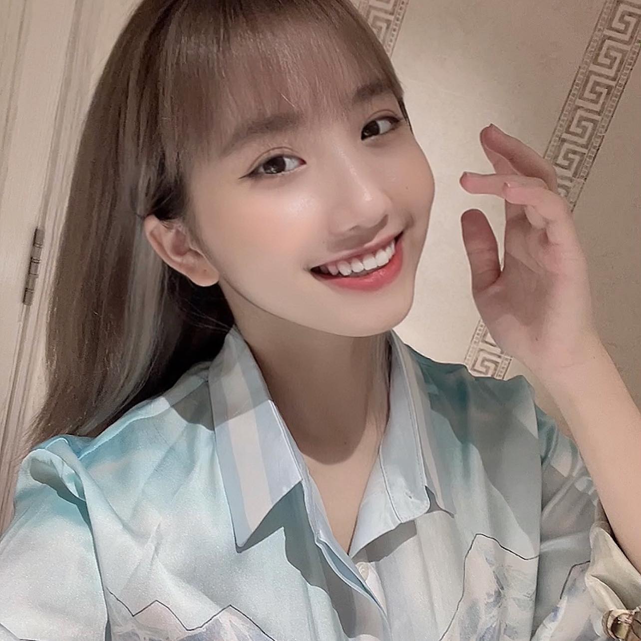 Pha tạo dáng 'bất chấp thiên hạ' của hotgirl tiktok Lê Thị Khánh Huyền 4 Pha tạo dáng 'bất chấp thiên hạ' của hotgirl tiktok Lê Thị Khánh Huyền 4