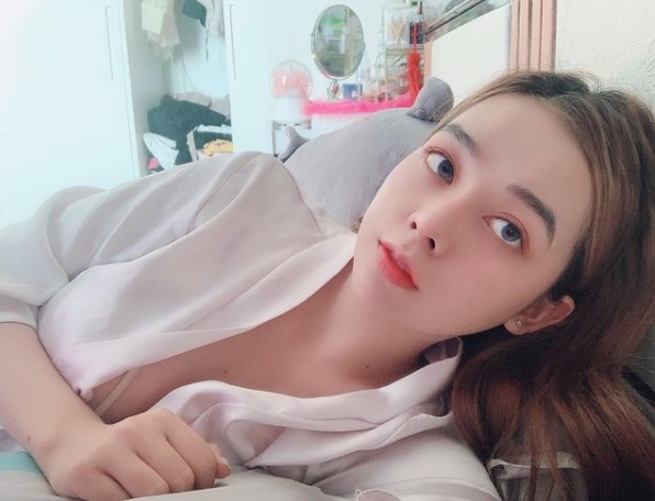 Hotgirl Tiktok Quỳnh Miêu 'đãi mắt' thiên hạ bằng loạt ảnh hờ hững. Cô nàng thường xuyên khoe triệt để nét đẹp trời phú. Ảnh IGNV Hotgirl Tiktok Quỳnh Miêu 'đãi mắt' thiên hạ bằng loạt ảnh hờ hững. Cô nàng thường xuyên khoe triệt để nét đẹp trời phú. Ảnh IGNV