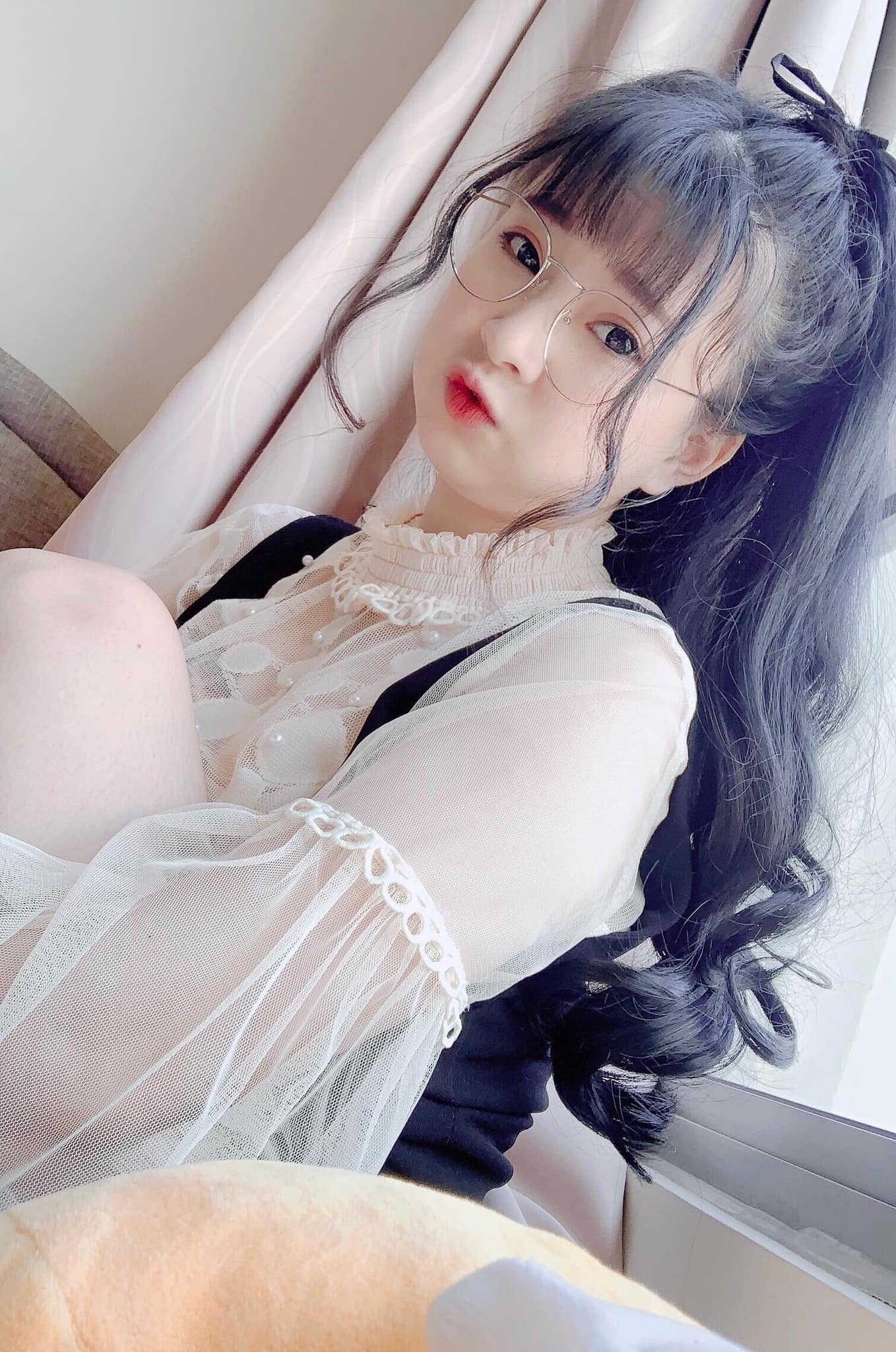 Nữ streamer Mèo 2k4 khoe ảnh chốn riêng tư, CĐM chỉ chăm chăm chú ý vào chi tiết đặc biệt 4 Nữ streamer Mèo 2k4 khoe ảnh chốn riêng tư, CĐM chỉ chăm chăm chú ý vào chi tiết đặc biệt 4