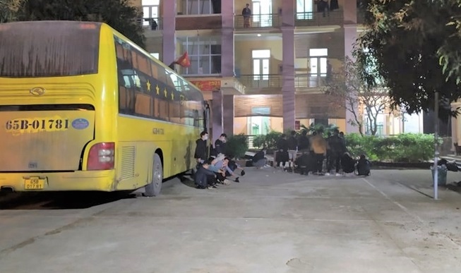 Tin tức pháp luật 24h: Vợ đại gia của Kinh Quốc bị bắt, Phạt hơn 200 triệu đồng nhóm người nhập cảnh trái phép 2 Tin tức pháp luật 24h: Vợ đại gia của Kinh Quốc bị bắt, Phạt hơn 200 triệu đồng nhóm người nhập cảnh trái phép 2