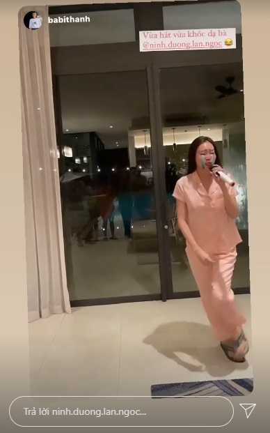 Nửa đêm, Ninh Dương Lan Ngọc khuấy động chốn đông người khi 'vừa hát vừa khóc' 1 Nửa đêm, Ninh Dương Lan Ngọc khuấy động chốn đông người khi 'vừa hát vừa khóc' 1