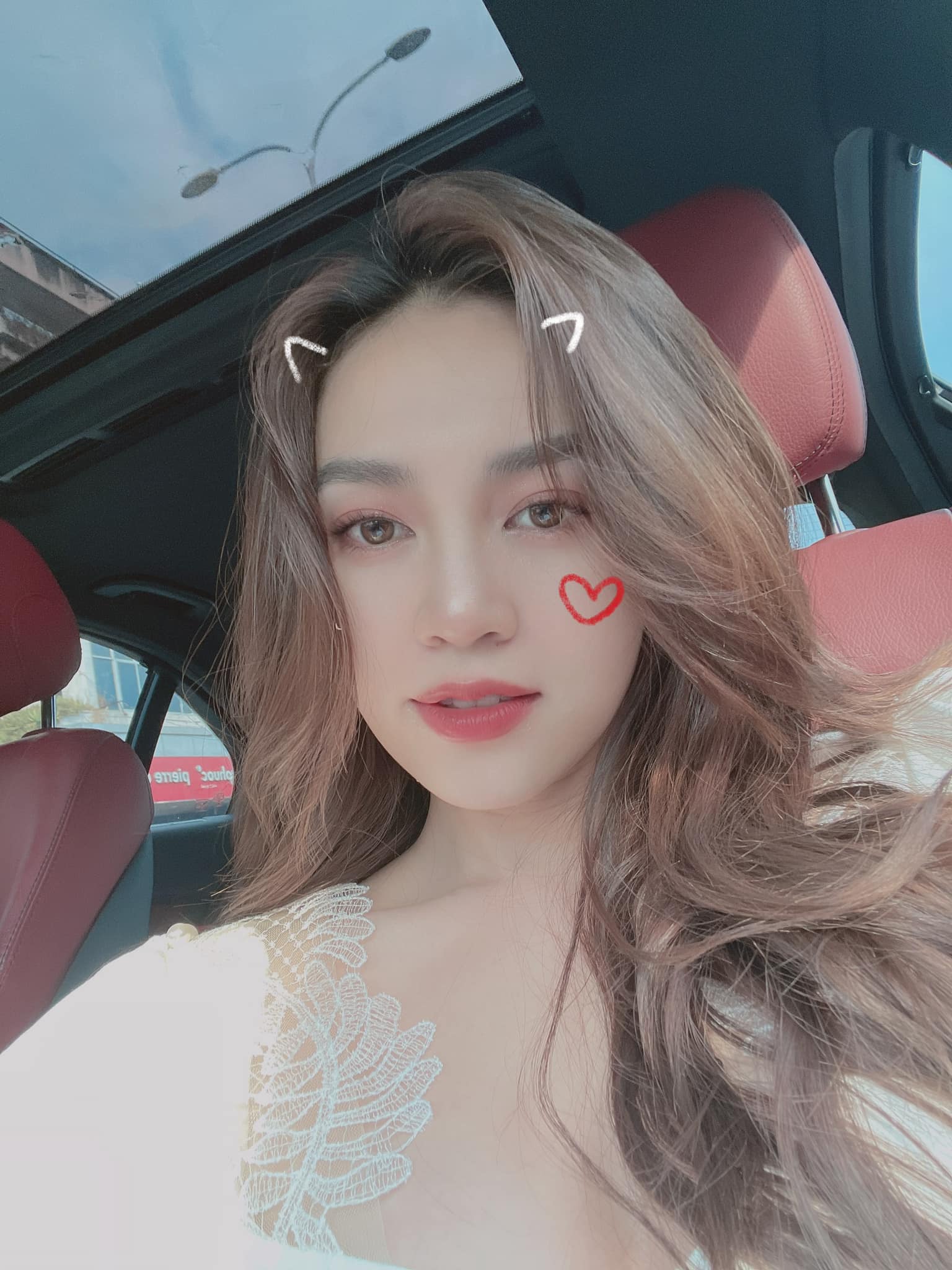 Ninh Dương Lan Ngọc đi thử đồ tại studio váy cưới sau nghi vấn được cầu hôn 3 Ninh Dương Lan Ngọc đi thử đồ tại studio váy cưới sau nghi vấn được cầu hôn 3