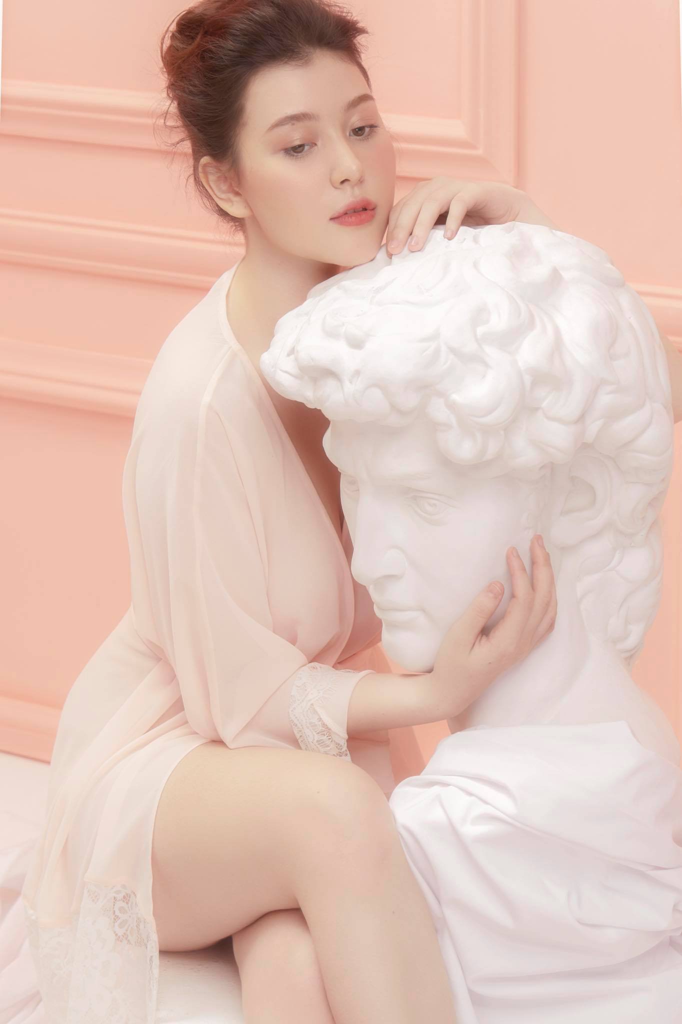 Không kém cạnh Ngọc Trinh, hotgirl múp míp Sunna Nhật Anh diện váy ngủ khoe sắc vóc ngọt ngào 4 Không kém cạnh Ngọc Trinh, hotgirl múp míp Sunna Nhật Anh diện váy ngủ khoe sắc vóc ngọt ngào 4