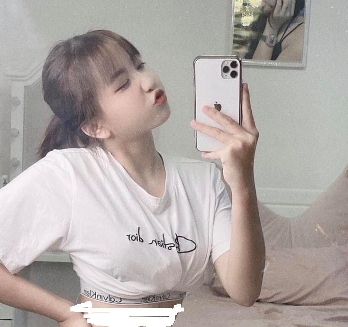 Những lần khoe ảnh chốn riêng tư của hotgirl Tiktok Lê Thị Khánh Huyền làm fan xao xuyến 7 Những lần khoe ảnh chốn riêng tư của hotgirl Tiktok Lê Thị Khánh Huyền làm fan xao xuyến 7