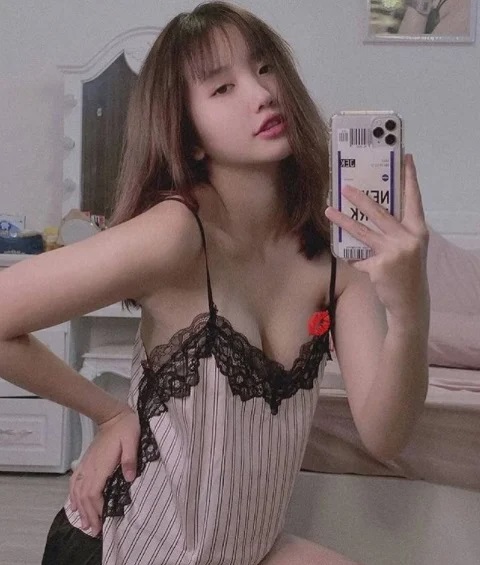 Những lần khoe ảnh chốn riêng tư của hotgirl Tiktok Lê Thị Khánh Huyền làm fan xao xuyến 5