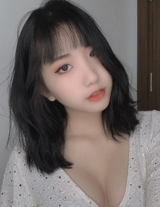 Hotgirl TikTok 17 tuổi Lê Thị Khánh Huyền lộ ảnh trong khách sạn với chiếc váy hờ hững 5 Hotgirl TikTok 17 tuổi Lê Thị Khánh Huyền lộ ảnh trong khách sạn với chiếc váy hờ hững 5