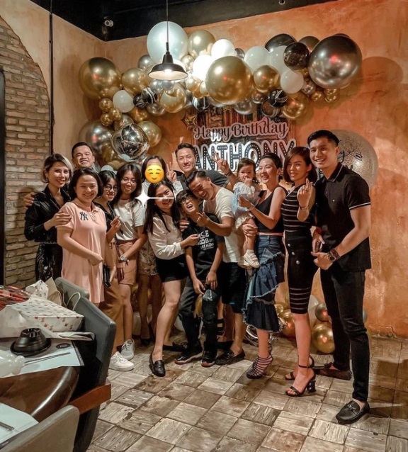 Khi Lệ Quyên say đắm bên tình trẻ, chồng cũ lại 'vung tiền' đem lại niềm vui cho người đặc biệt 5 Khi Lệ Quyên say đắm bên tình trẻ, chồng cũ lại 'vung tiền' đem lại niềm vui cho người đặc biệt 5