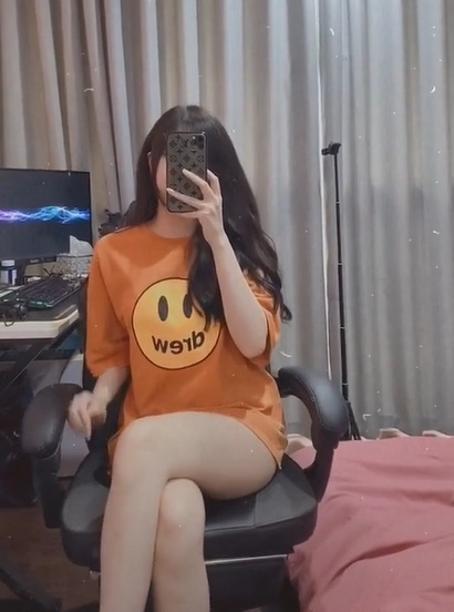 'Thánh nữ áo 2 dây' Thủy Tiên khiến fan hiểu lầm với mốt giấu quần 6 'Thánh nữ áo 2 dây' Thủy Tiên khiến fan hiểu lầm với mốt giấu quần 6