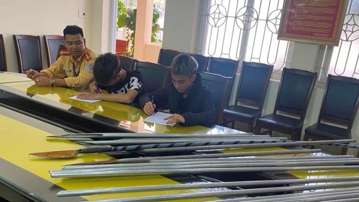 Tin tức pháp luật 24h: Truy đuổi 'cẩu tặc' như phim hành động, Bắt kẻ phá hơn 200 ngôi mộ 3 Tin tức pháp luật 24h: Truy đuổi 'cẩu tặc' như phim hành động, Bắt kẻ phá hơn 200 ngôi mộ 3