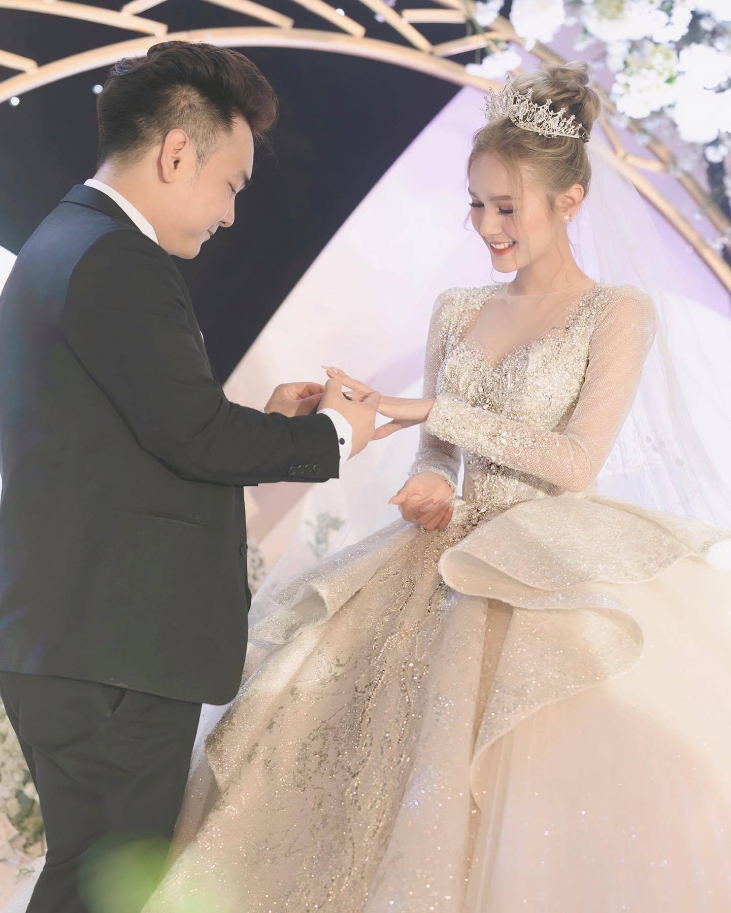 Loạt ảnh chốn riêng tư của Xoài Non - vợ 'streamer giàu nhất Việt Nam' Xemesis khiến fan xao xuyến 5 Loạt ảnh chốn riêng tư của Xoài Non - vợ 'streamer giàu nhất Việt Nam' Xemesis khiến fan xao xuyến 5