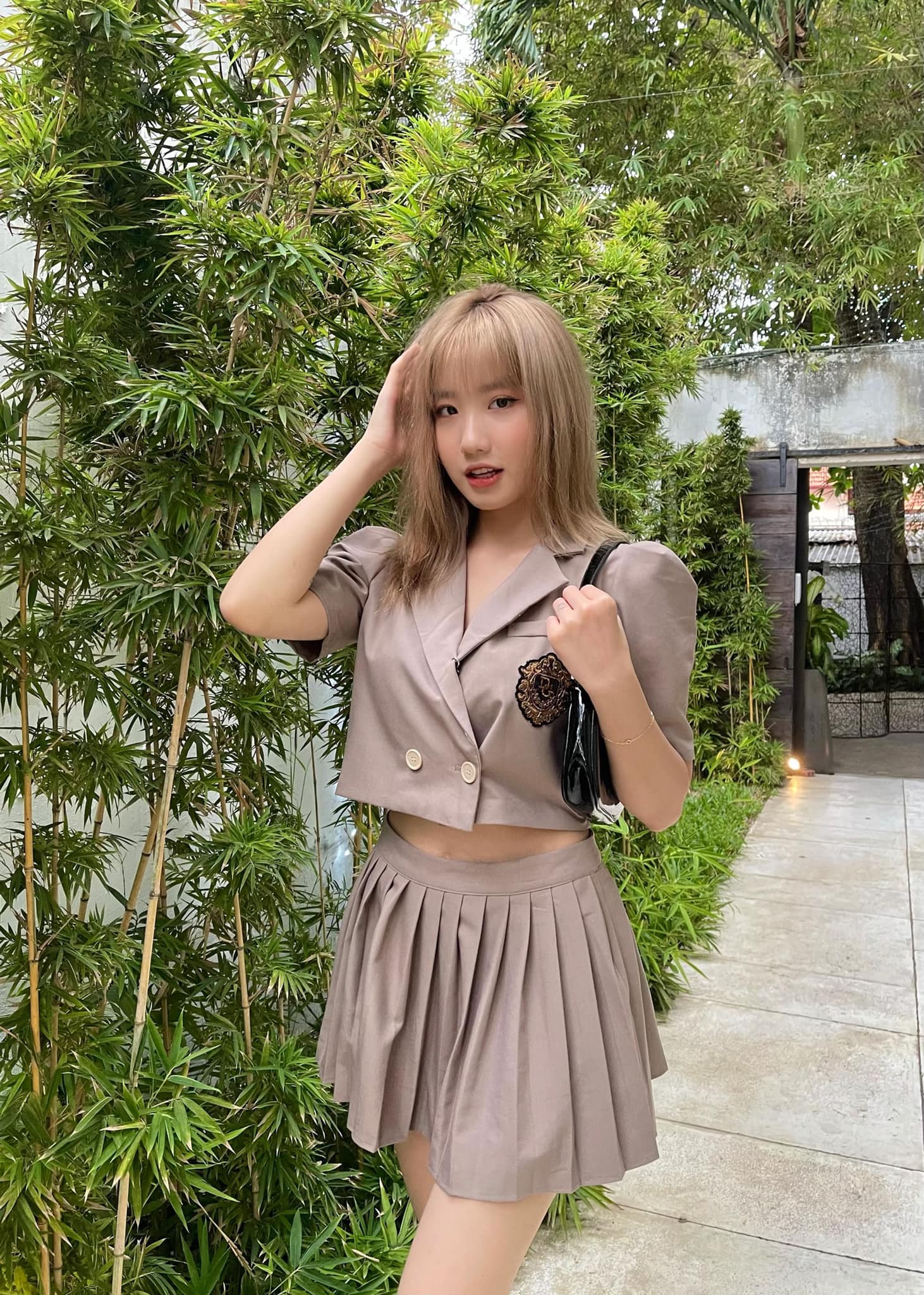 Ngoan hiền chưa bao lâu, hotgirl Tiktok 17 tuổi Lê Thị Khánh Huyền lại tung ảnh không phù hợp với độ tuổi 3 Ngoan hiền chưa bao lâu, hotgirl Tiktok 17 tuổi Lê Thị Khánh Huyền lại tung ảnh không phù hợp với độ tuổi 3