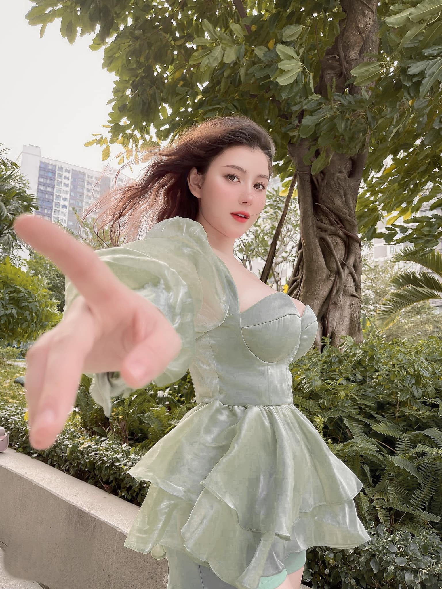 Diện chiếc váy 'ngây thơ', hotgirl múp míp Nhật Anh làm fan không thể rời mắt 3 Diện chiếc váy 'ngây thơ', hotgirl múp míp Nhật Anh làm fan không thể rời mắt 3
