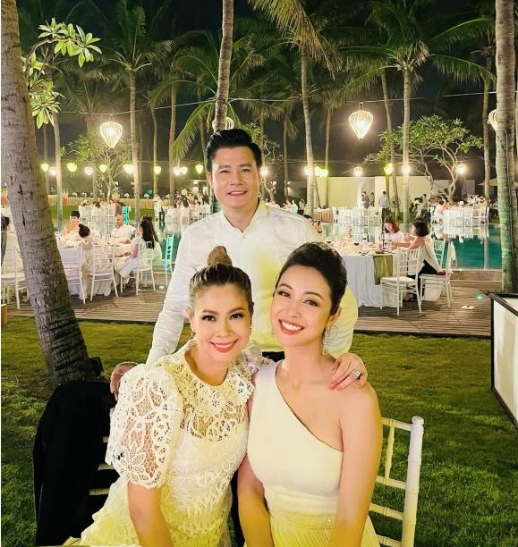 Khoảnh khắc hot MXH: Quang Dũng vui vẻ bên vợ cũ Jennifer Phạm và tình cũ Thanh Thảo 1 Khoảnh khắc hot MXH: Quang Dũng vui vẻ bên vợ cũ Jennifer Phạm và tình cũ Thanh Thảo 1